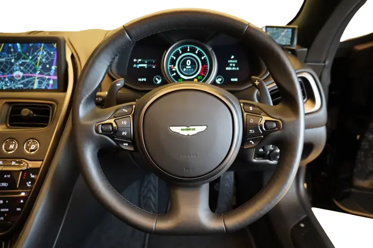 ASTON MARTIN DB11 VOLANTE